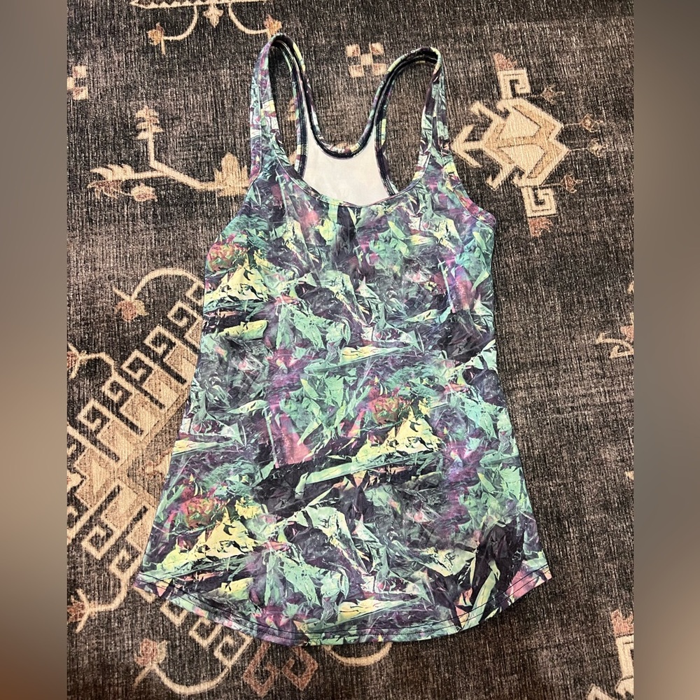Lululemon tank size 4